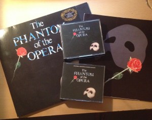 När skivan blev för välspelad blev det investeringar i CD:n. Både den svenska och engelska versionen finns i hemmet.