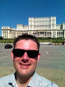 Selfie vid Parlamentpalatset i Bukarest