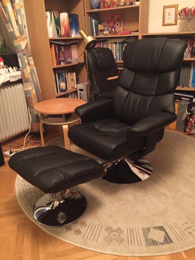 En liten men ändå stor händelse i veckan som gick. Jag köpte en ny fåtölj. 