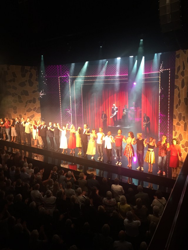 Ensemblen tackar för sig