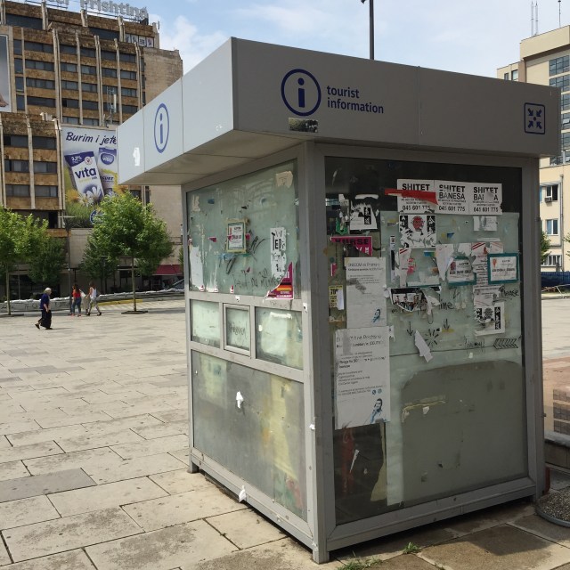 Sammanfattar servicekänslan i Pristina gentemot turister