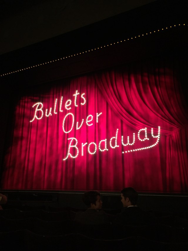 Låt ridån gå upp för "Bullets over Broadway"