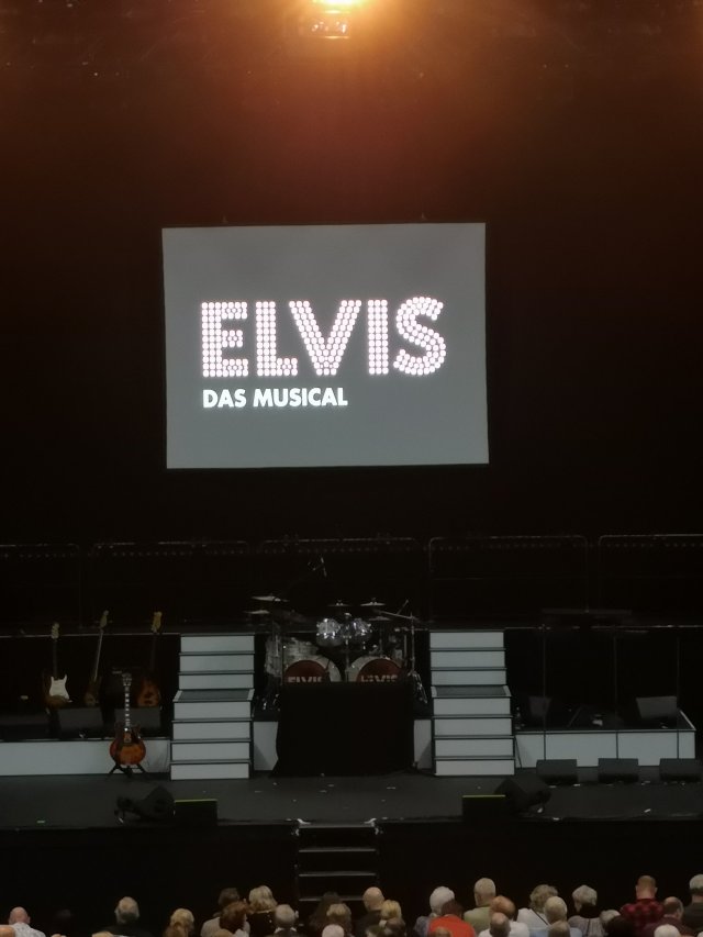 Scenen redo för musikalen Elvis