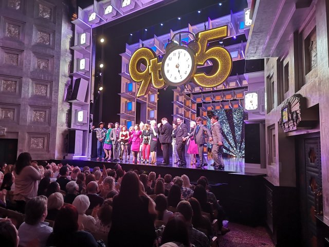 Stående ovationer för ensemblen