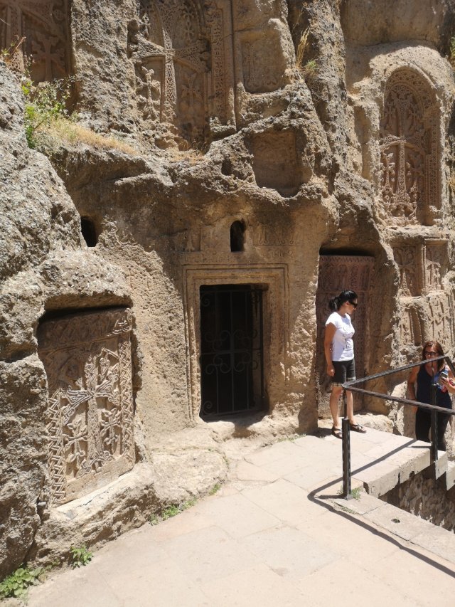 Jerevan I berget finns en cell uthuggen.