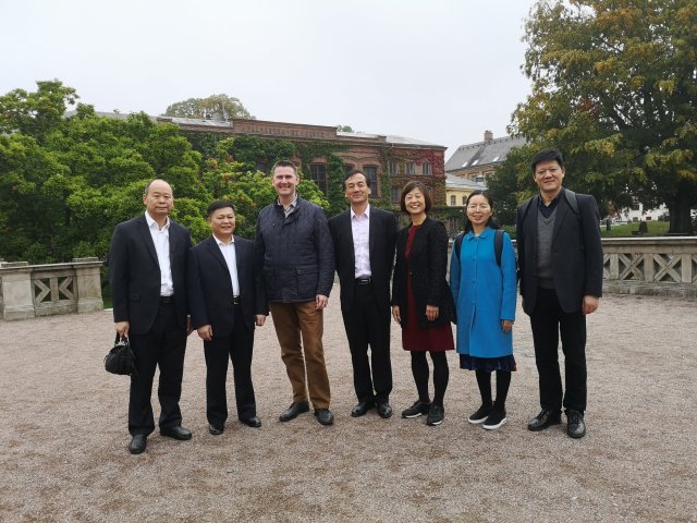 Gruppbild av besökarna från Zhejiangprovinsen