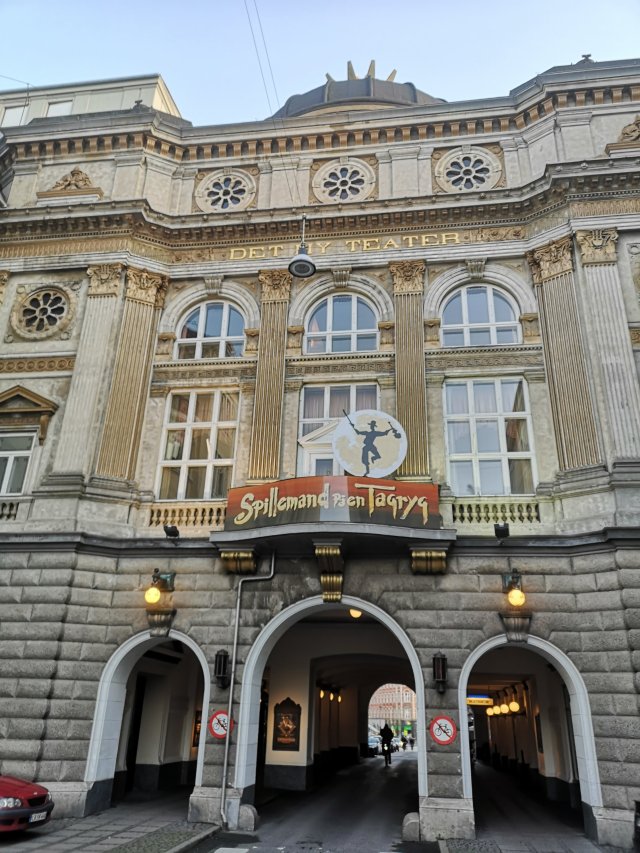 Fasaden på teatern